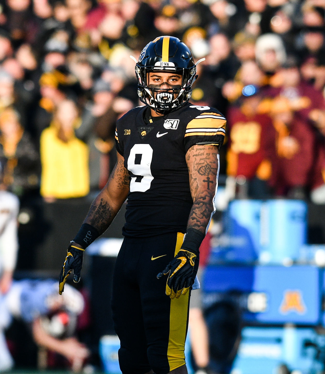 111619-qct-spt-iowa-minn-foot-121a.jpg